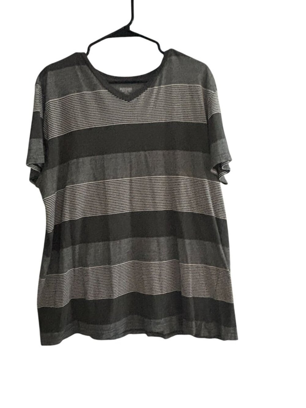 Gray & White Striped V-Neck T-Shirt Mens XL Casual Tee Mossimo
